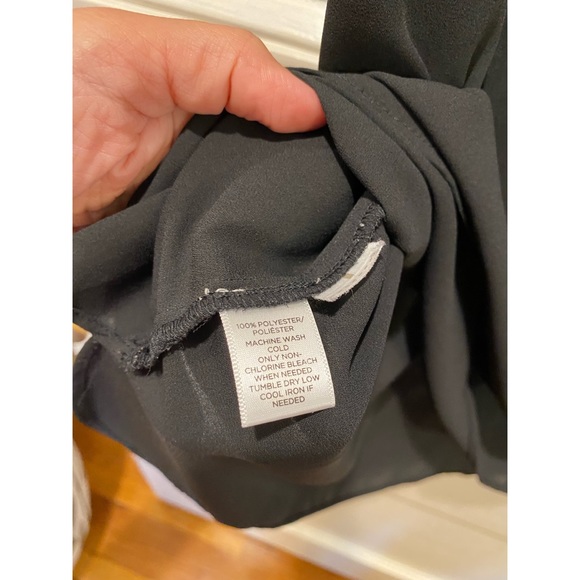 Ann Taylor LOFT black ruffle sleeveless top size medium - Picture 3 of 4